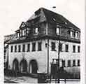 Robert Scholl war hier Bürgermeister bis 1930; er hatte u.a. den Weiterbau der Kochertalbahn bis Forchtenberg durchgesetzt