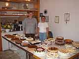 Angela Breuninger,  Irene Steinle und ihr sagenhaftes Kuchenbüffet (alles selbst gebacken!!