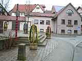 Osterschmuck am Dorfplatz u. Dorfgemeinschaftshaus